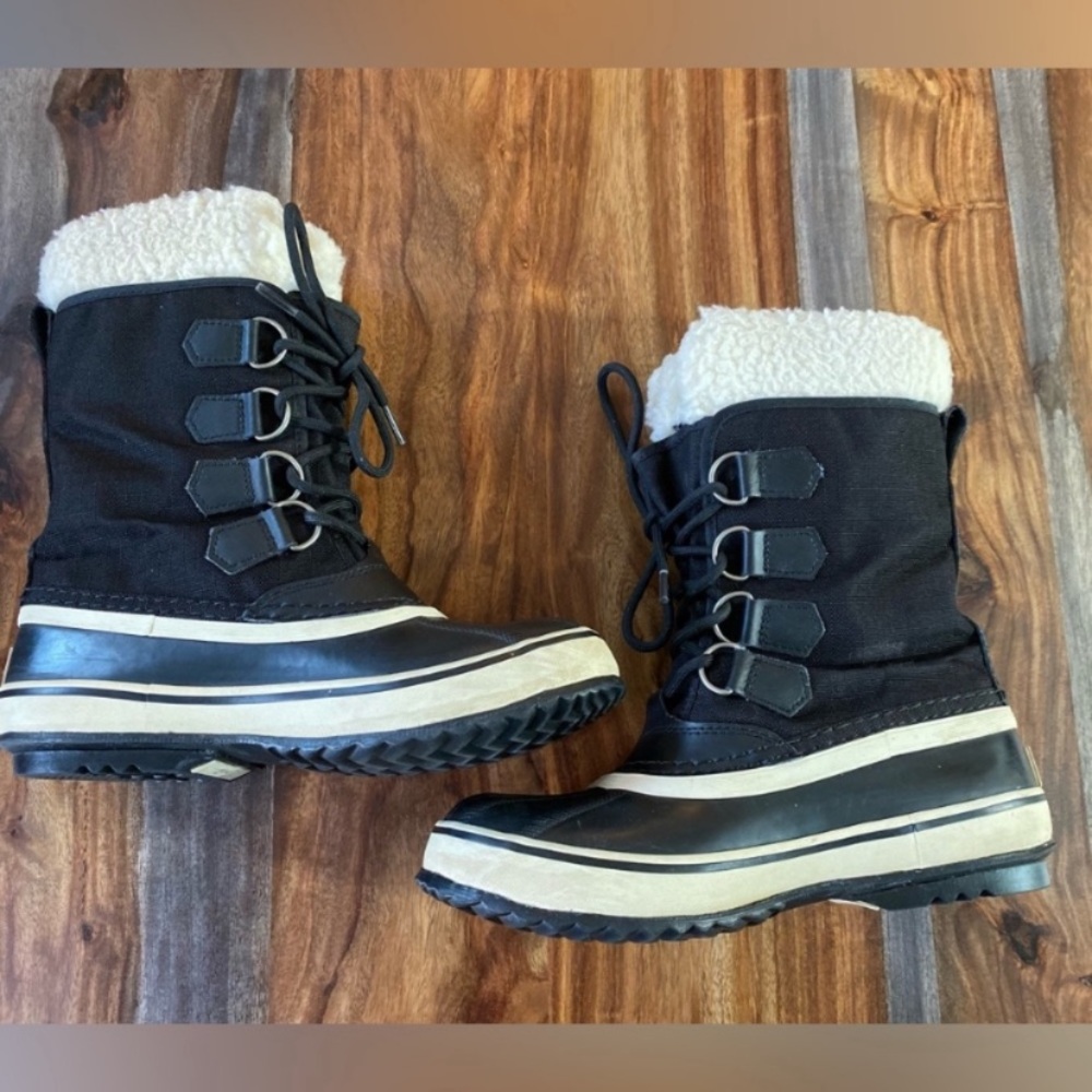 Sorel WaterProof Boots 6 1/2 GREAT CONDITION
